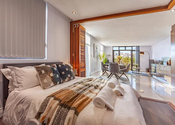 Modern Beachfront Studio- 133 Eden On The Bay