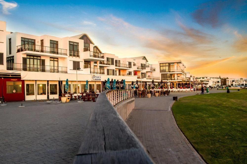 Modern Beachfront Studio- 133 Eden On The Bay * Bloubergstrand