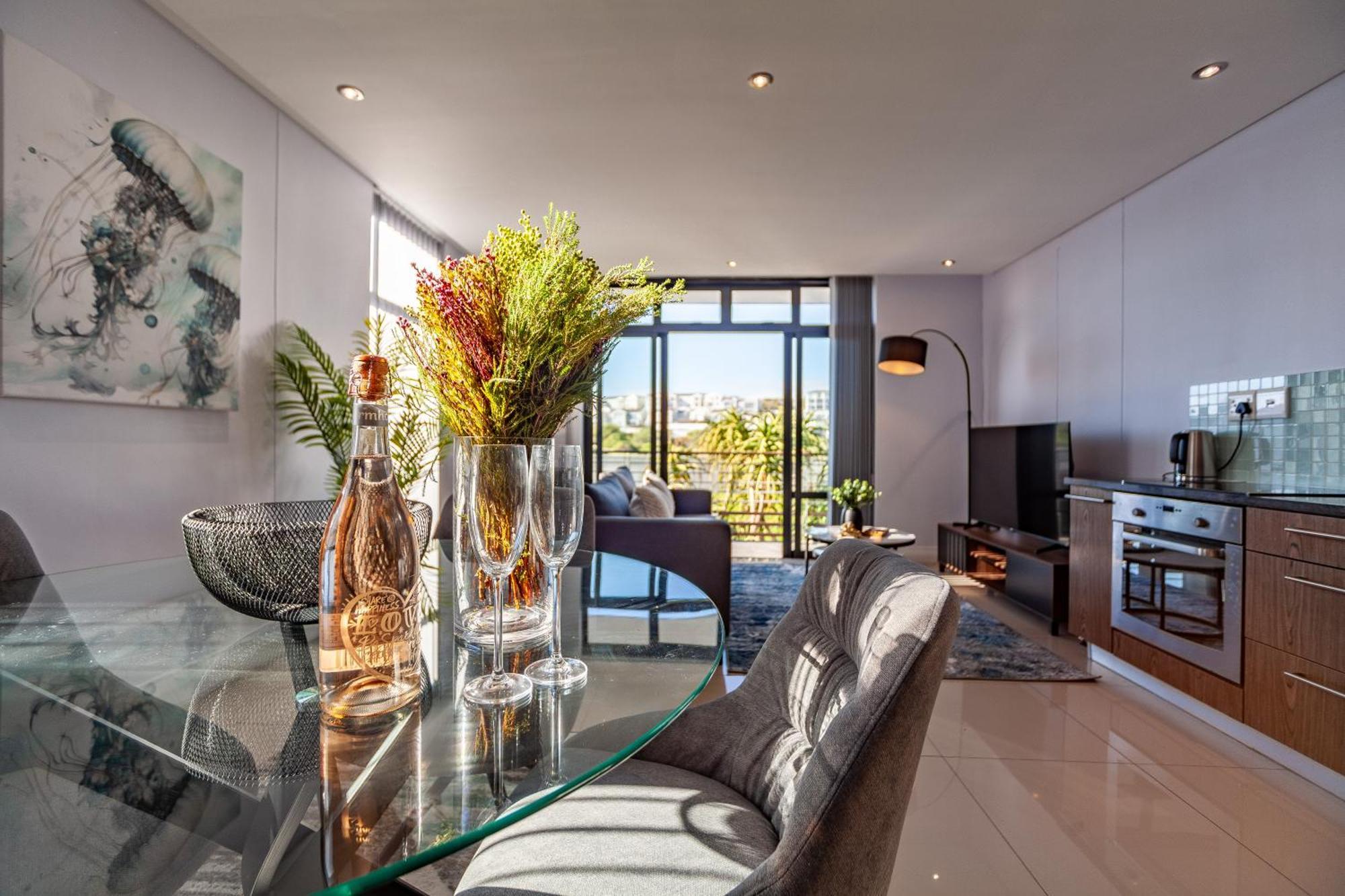 Modern Beachfront Studio- 133 Eden On The Bay