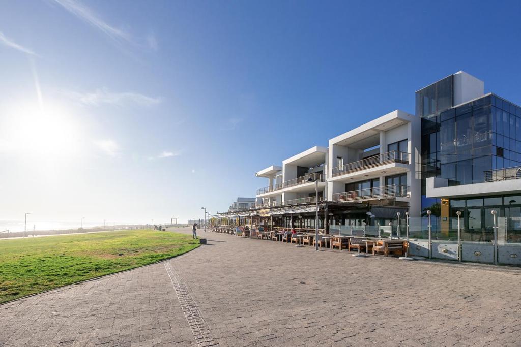 Appartement Modern Beachfront Studio- 133 Eden On The Bay Bloubergstrand