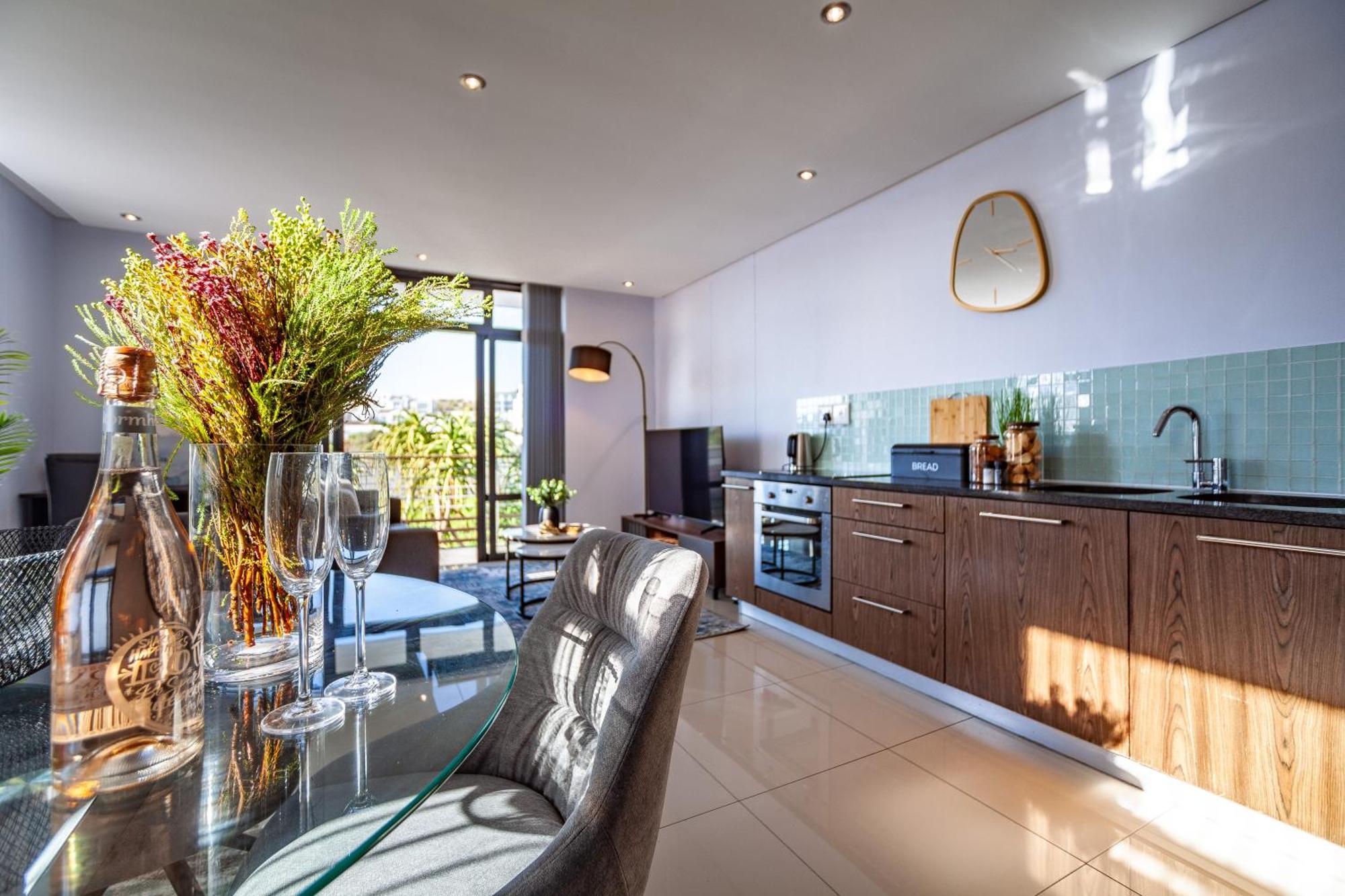 Modern Beachfront Studio- 133 Eden On The Bay * Bloubergstrand